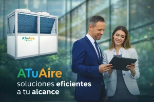 Imagen promocional de ATuAire by Iberdrola que muestra una unidad de aerotermia o climatización de alta eficiencia junto a dos profesionales revisando información en una tableta digital. En la parte inferior aparece el mensaje: “ATuAire, soluciones eficientes a tu alcance”.