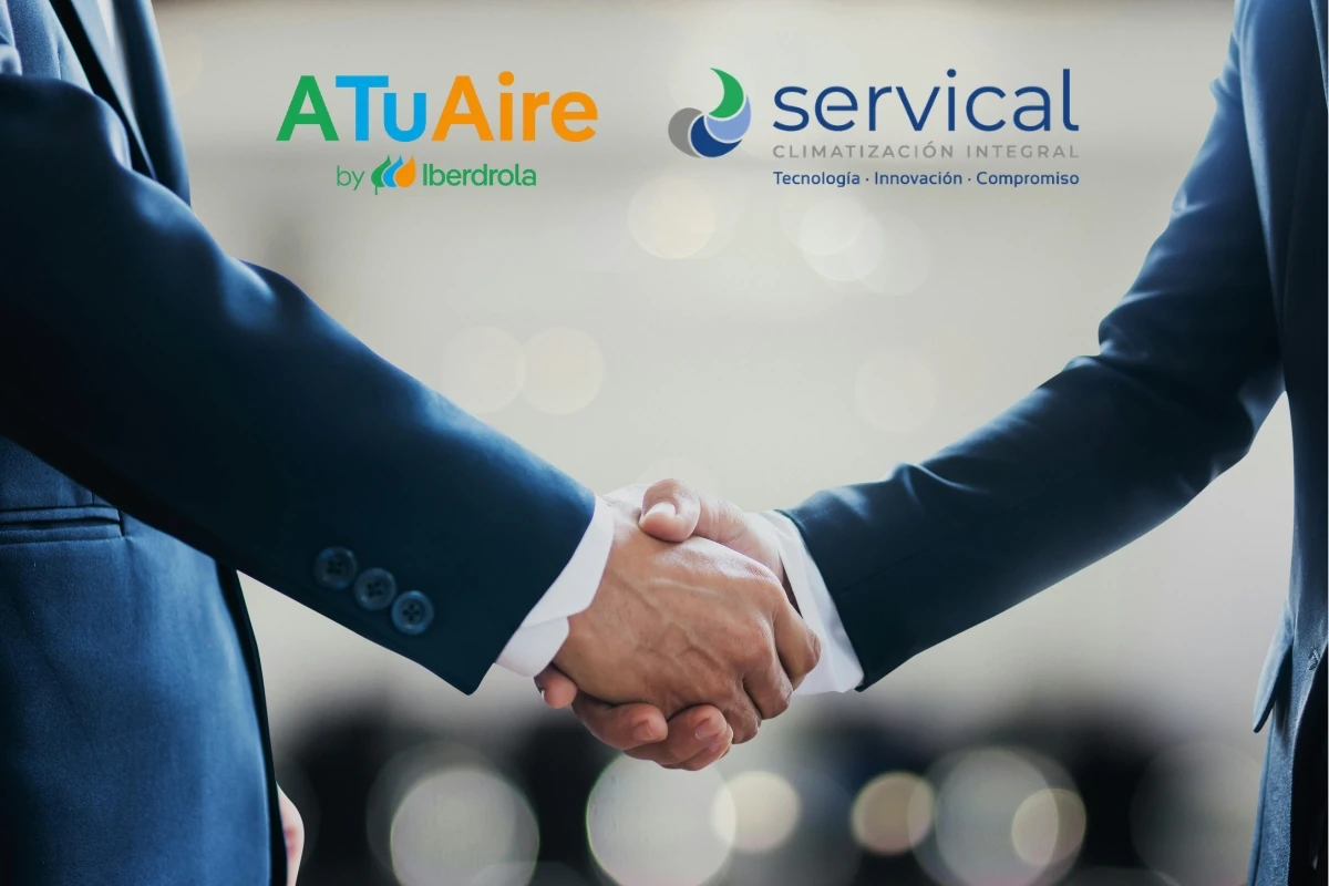 Imagen corporativa que muestra un apretón de manos entre dos personas vestidas con traje, acompañado de los logotipos de ATuAire by Iberdrola y Servical Climatización Integral, representando una colaboración o acuerdo empresarial.